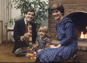 1984-12-med_family.jpg (59864 bytes)
